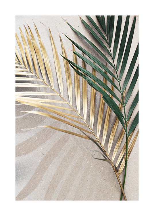  – Valokuva vihreästä ja kultaisesta palmunlehdestä vasten beigeä kivitaustaa