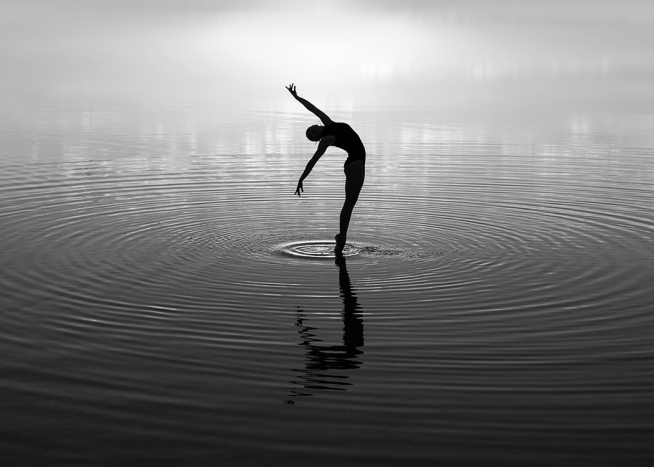 Dancing on the Lake Juliste / Mustavalkoiset valokuvat Osoitteessa Desenio ab (13700)