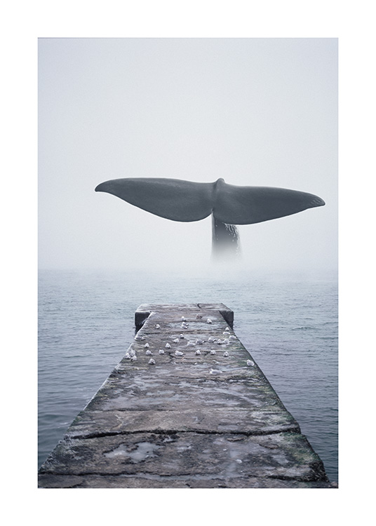- Valokuva valaan pyrstöstä meressä ja veteen johtavasta laiturista