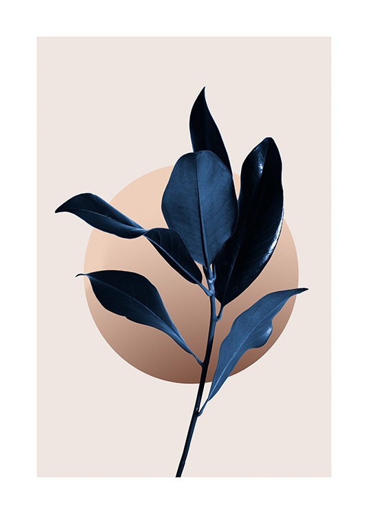  – Tummansiniset magnolianlehdet graafinen kuvitettu ympyrä taustallaan vasten beigeä taustaa