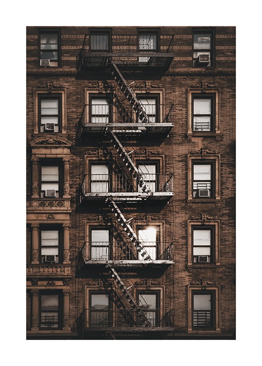  – Valokuva rakennuksen ikkunoista ja paloportaista New Yorkissa