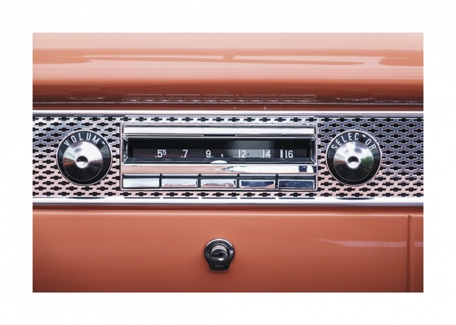  – Valokuva punaisesta vintagetyylin radiosta