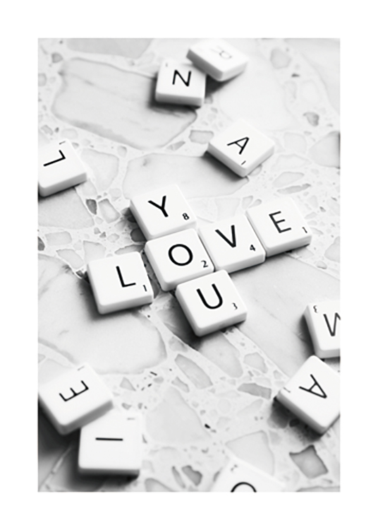  – Valokuva scrabble-kirjaimien terrazzotaustalle muodostamasta lauseesta Love You