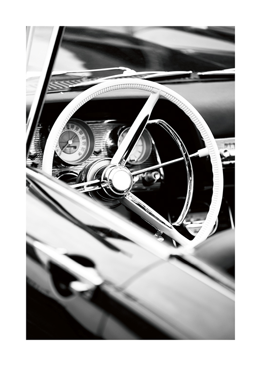  – Mustavalkoinen valokuva vintage-avoauton ratista ja kojelaudasta