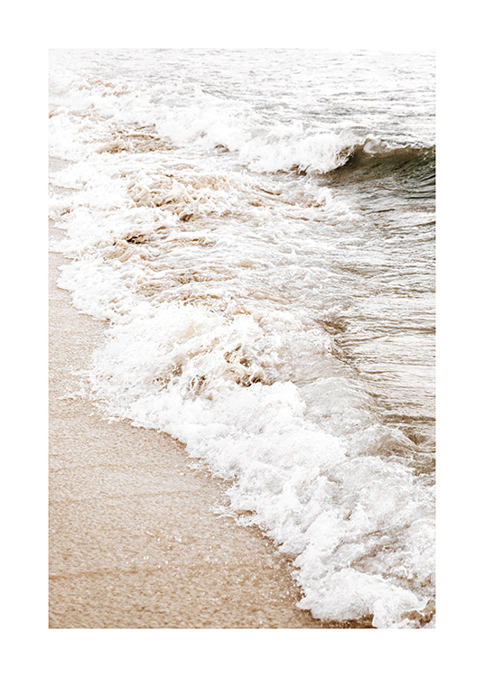  – Valokuva rantaan huuhtoutuvista valtameren aalloista