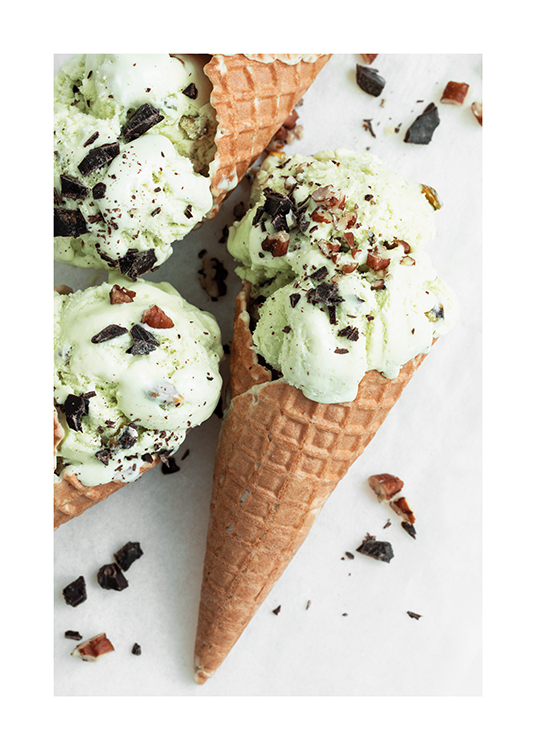  – Valokuva jäätelötötteröistä ja vihreästä jäätelöstä
