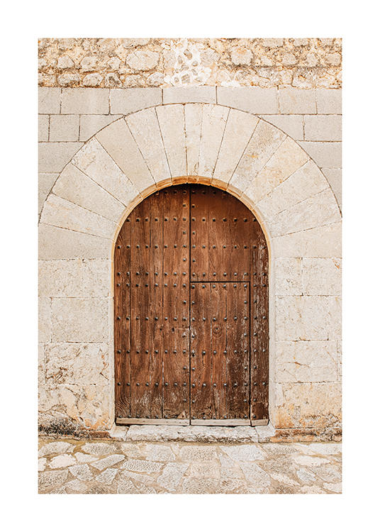  – Kuva kaarevasta ovesta Mallorcan kaupungissa
