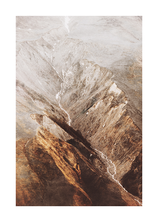  – Valokuva ylhäältä kuvatusta maisemasta vuorineen ja niiden lävitse virtaavasta joesta