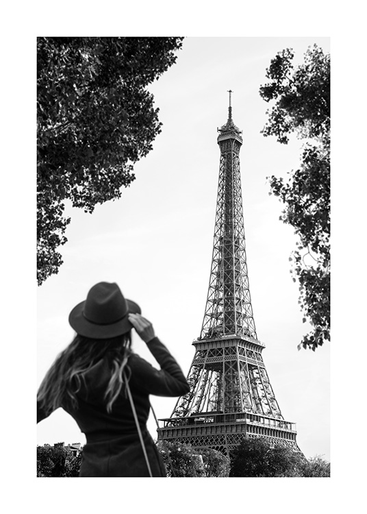 – Printti naisesta Eiffel-tornin edessä